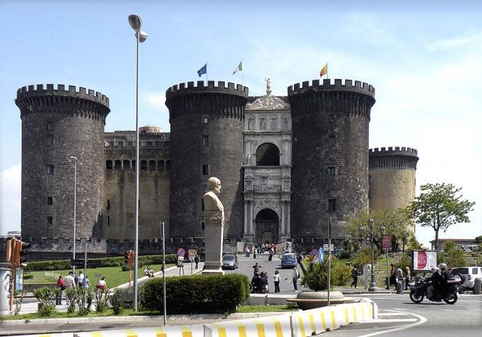 意大利旅游--安焦城堡（Maschio Angioino）